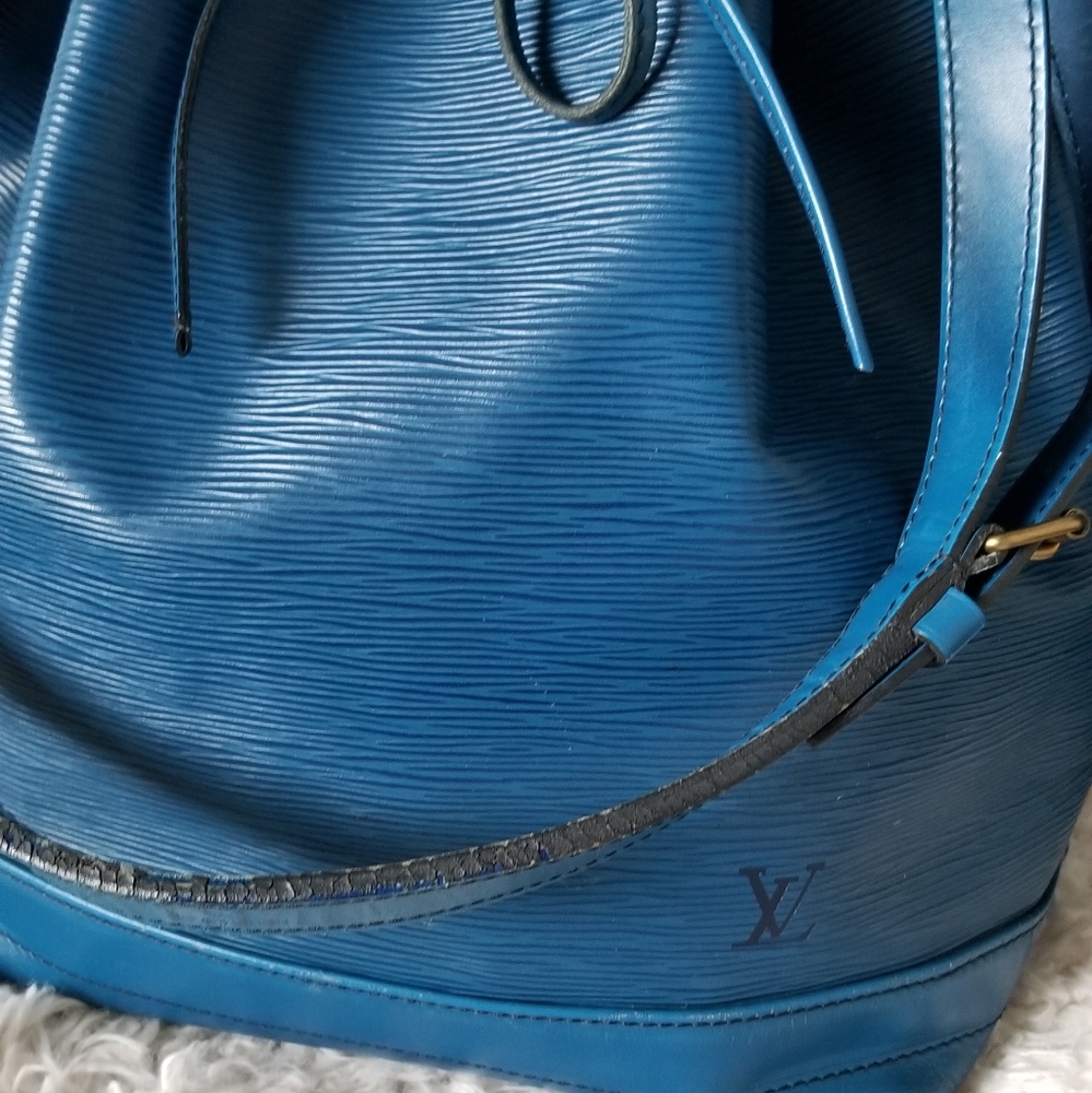 S.O.L.D......Louis Vuitton Epi Noe Blue Bucket